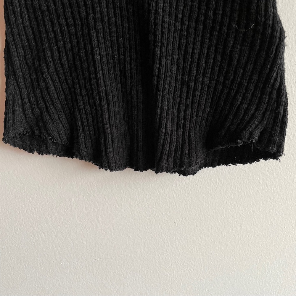 Deep V Ribbed Tank - Picture 3 of 5